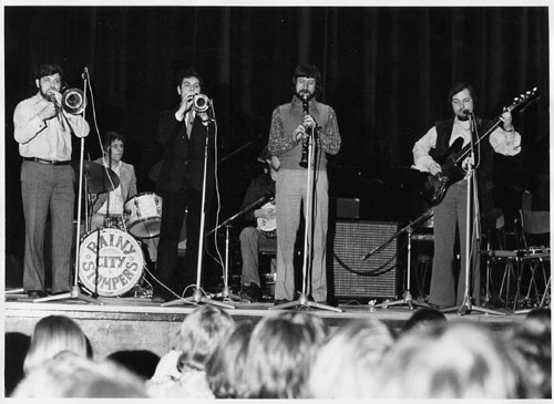 rainy city stompers in concert